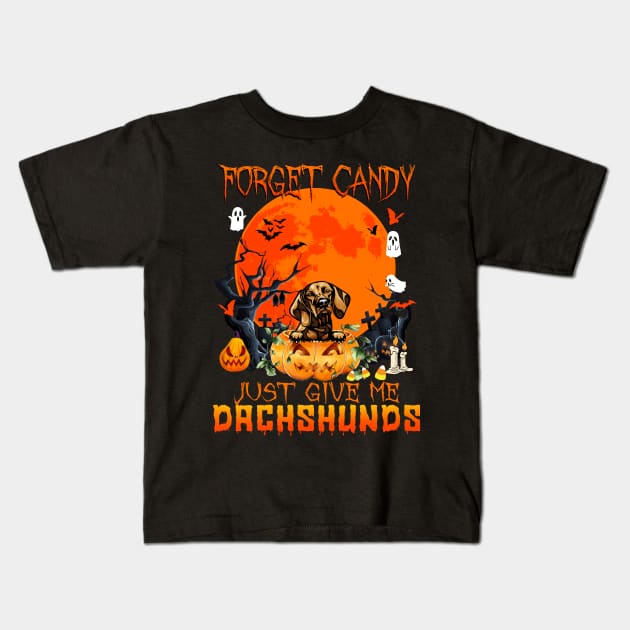 Forget Candy Just Give Me Dachshunds Pumpkin Halloween Kids T-Shirt by saugiohoc994